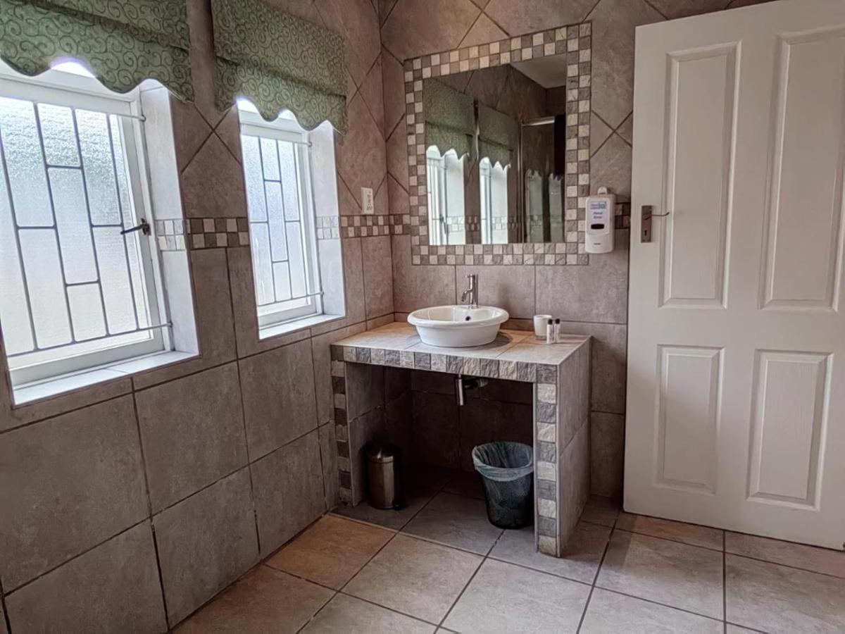 Aviators Paradise Guest House موسيلباي المظهر الخارجي الصورة